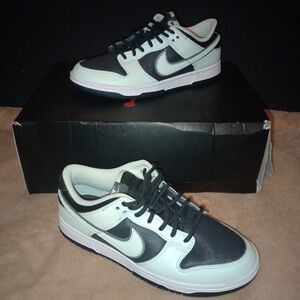 NWOB Nike Dunk Low Premium Barley Green Men's size 8 wm size 9.5